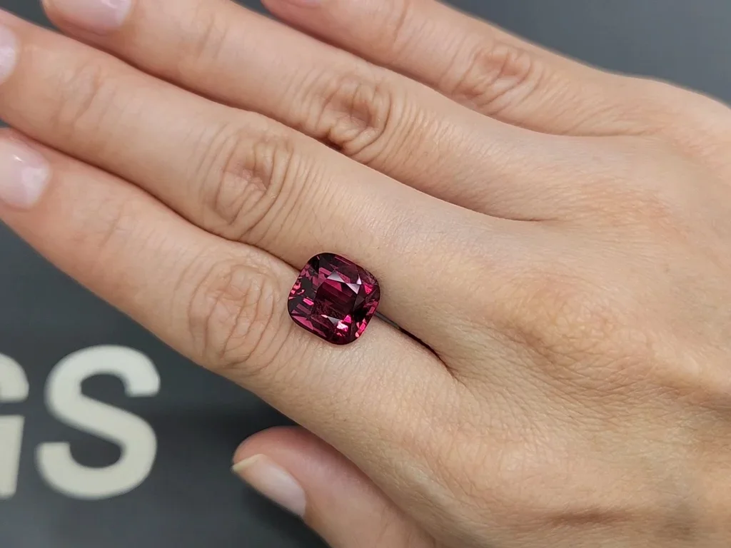 Purple garnet Rhodolite cushion cut 7.05 carats  Image №2