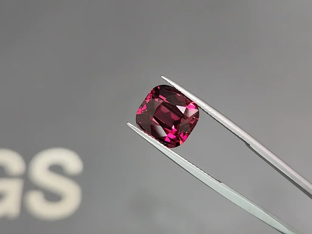 Purple garnet Rhodolite cushion cut 7.05 carats  Image №3