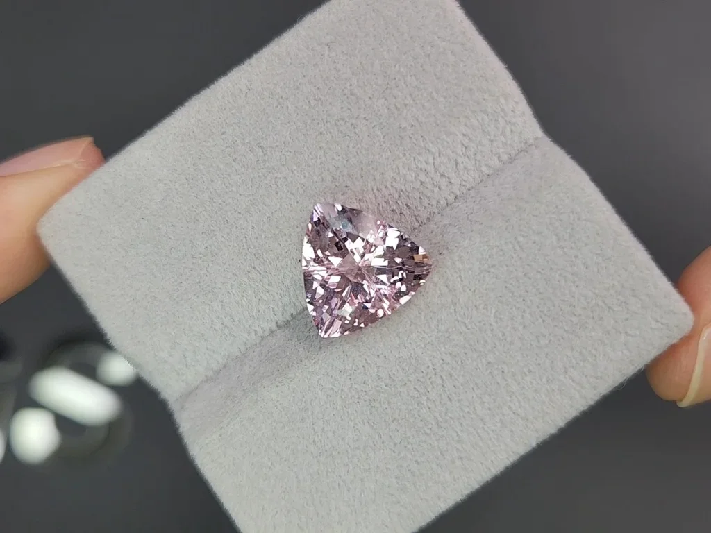 Trillion сut pink morganite 3.90 carats Image №4