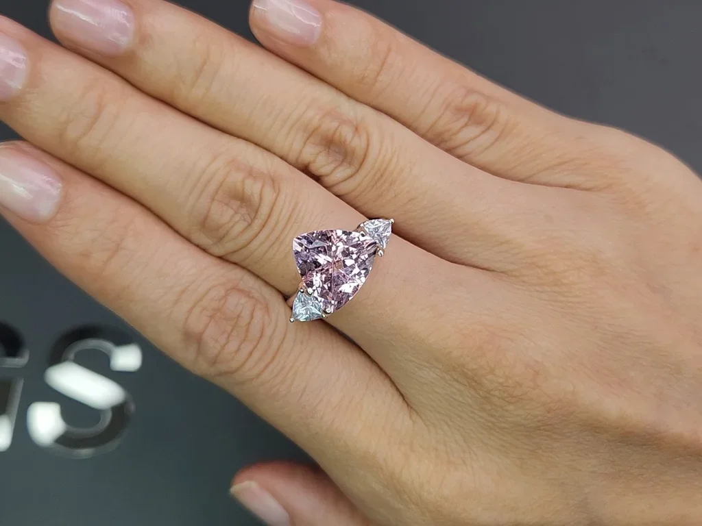 Trillion сut pink morganite 3.90 carats Image №5