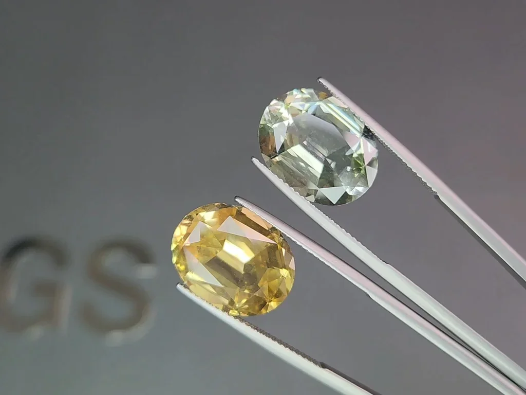 Contrasting pair of yellow citrine and prasiolite (green quartz) in a precision oval cut 19.40 carats, Africa Image №2