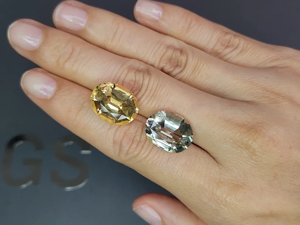Contrasting pair of yellow citrine and prasiolite (green quartz) in a precision oval cut 19.40 carats, Africa Image №3