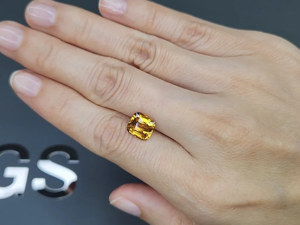 Vivid yellow cushion cut sapphire 3.65 carats, Sri Lanka Image №2