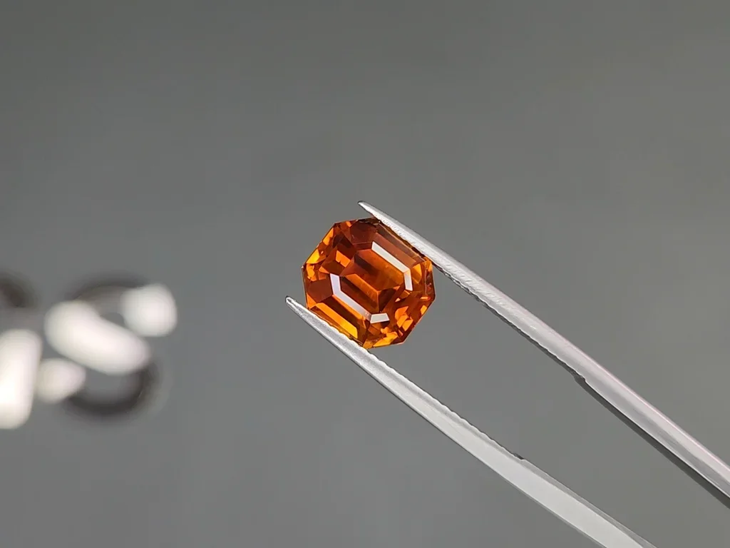 Fanta orange sapphire in octagon cut 5.13 carats, Sri Lanka Image №3