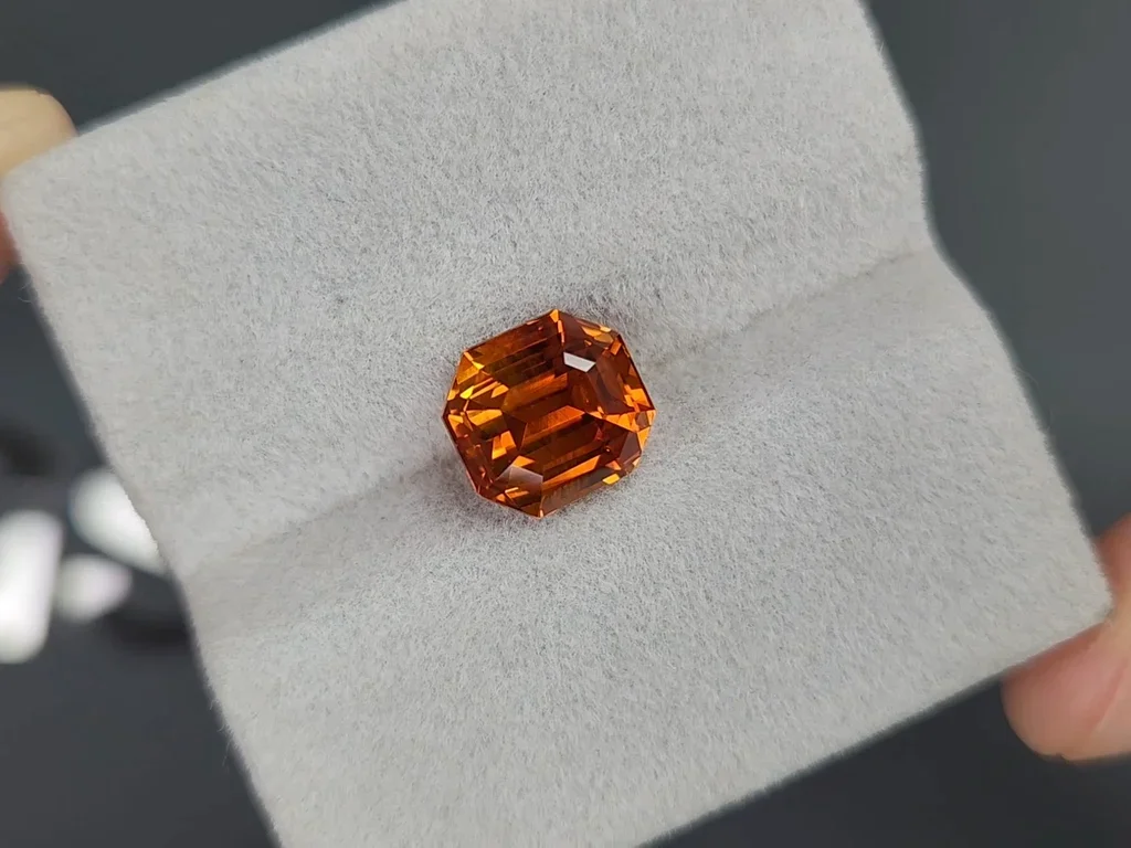 Fanta orange sapphire in octagon cut 5.13 carats, Sri Lanka Image №4