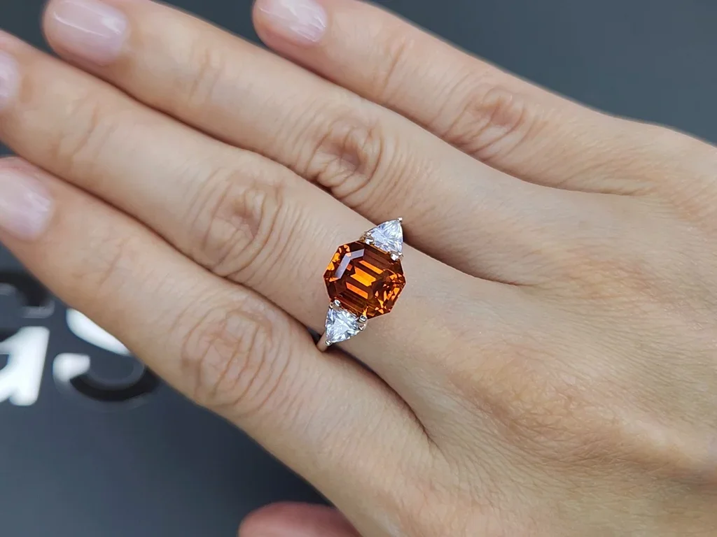 Fanta orange sapphire in octagon cut 5.13 carats, Sri Lanka Image №5