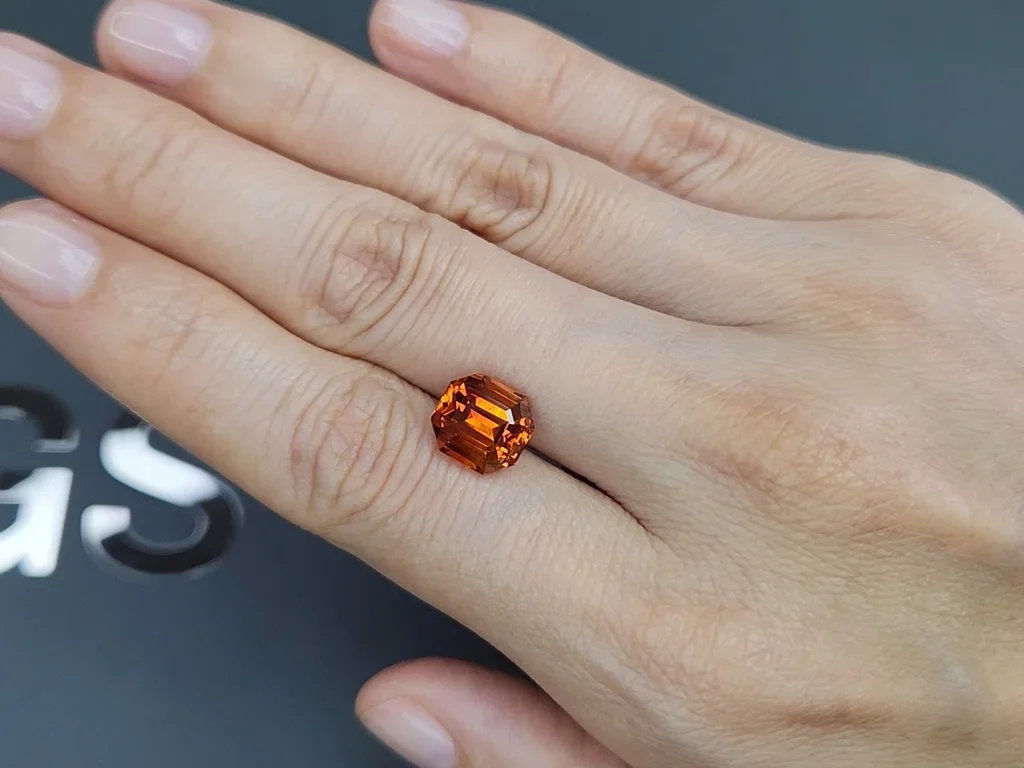 Fanta orange sapphire in octagon cut 5.13 carats, Sri Lanka Image №2