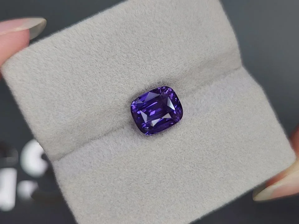 Purple-blue unheated sapphire in cushion cut 4.10 carats, Sri Lanka Image №4