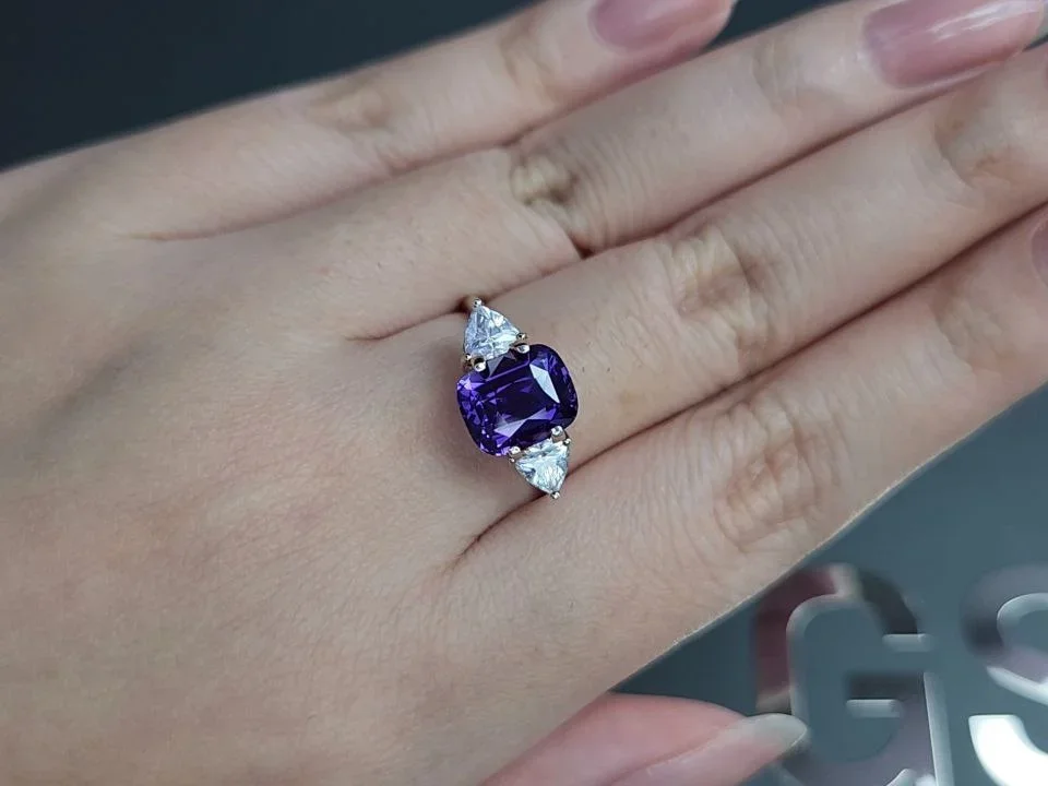 Purple-blue unheated sapphire in cushion cut 4.10 carats, Sri Lanka Image №5