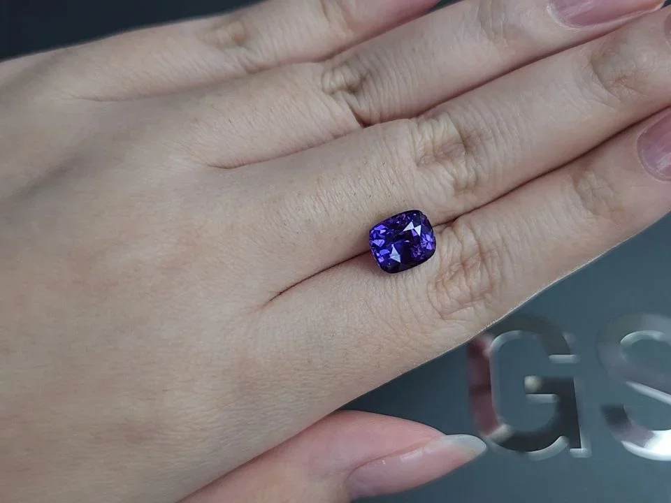 Purple-blue unheated sapphire in cushion cut 4.10 carats, Sri Lanka Image №2