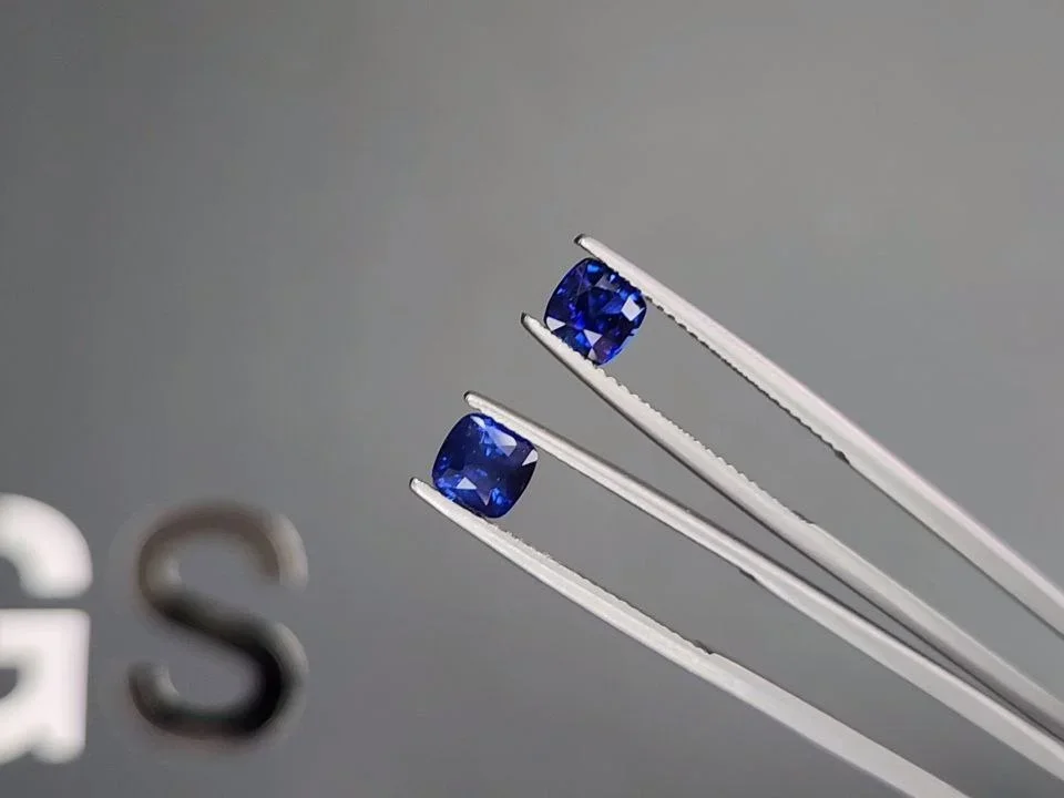 Pair of Royal Blue sapphires in cushion cut 1.71 carats, Sri Lanka Image №3