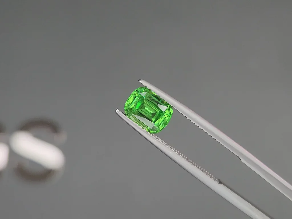 Neon Green tsavorite garnet in cushion cut 1.69 carats, Tanzania Image №3