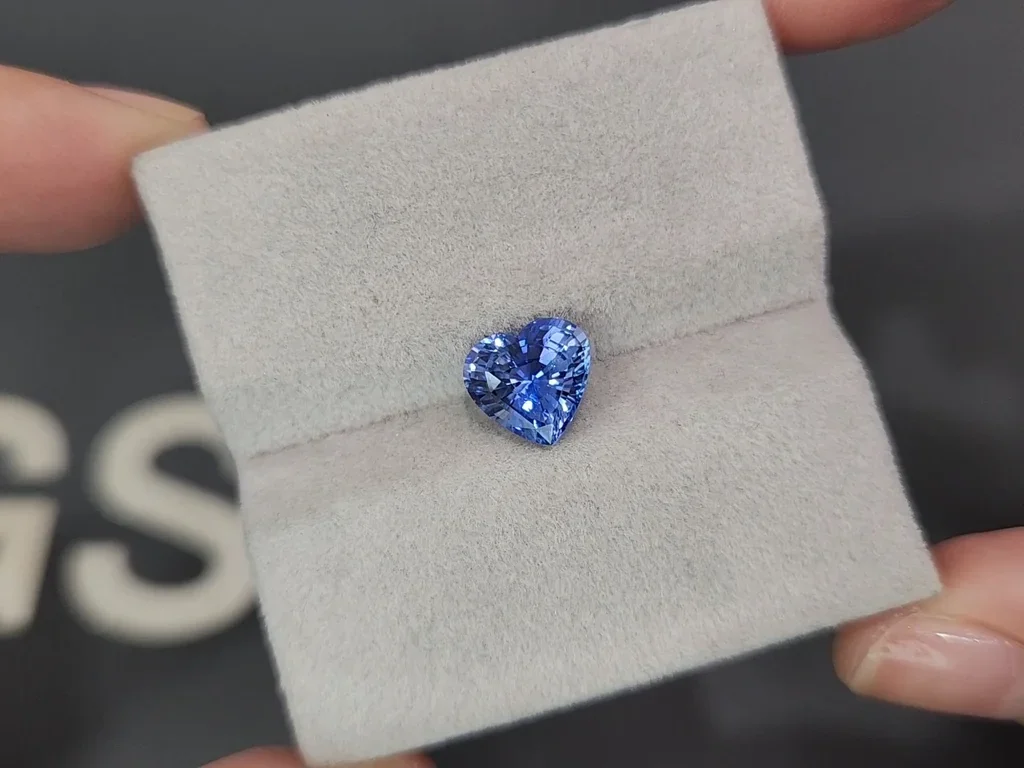 Unheated blue sapphire heart shape 2.11 carats, Sri Lanka Image №4