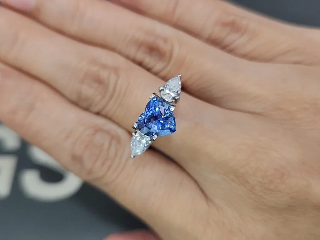 Unheated blue sapphire heart shape 2.11 carats, Sri Lanka Image №5