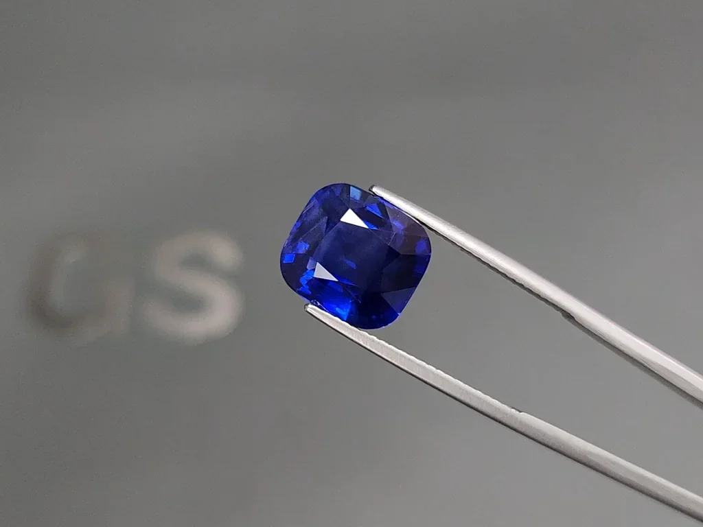 Unheated sapphire Royal Blue cushion cut 8.00 carats, Burma Image №3