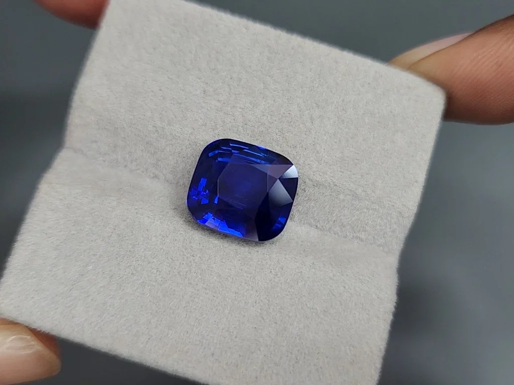 Unheated sapphire Royal Blue cushion cut 8.00 carats, Burma Image №4