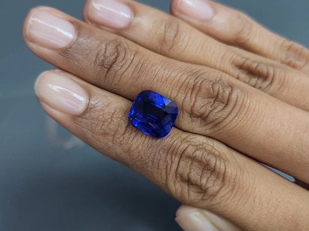 Unheated sapphire Royal Blue cushion cut 8.00 carats, Burma Image №2
