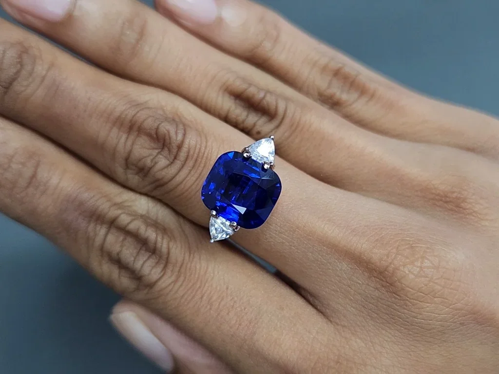 Unheated sapphire Royal Blue cushion cut 8.00 carats, Burma Image №5