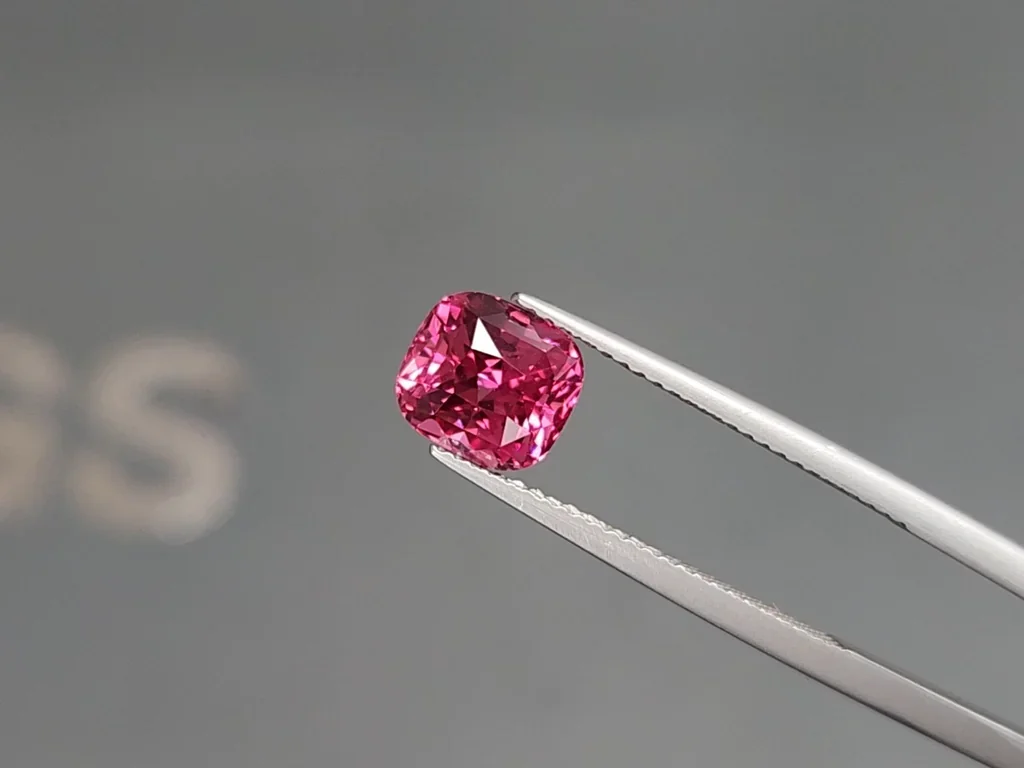 Pink spinel Mahenge cushion cut 2.58 carats, Tanzania Image №3