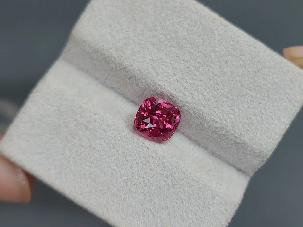 Pink spinel Mahenge cushion cut 2.58 carats, Tanzania Image №4