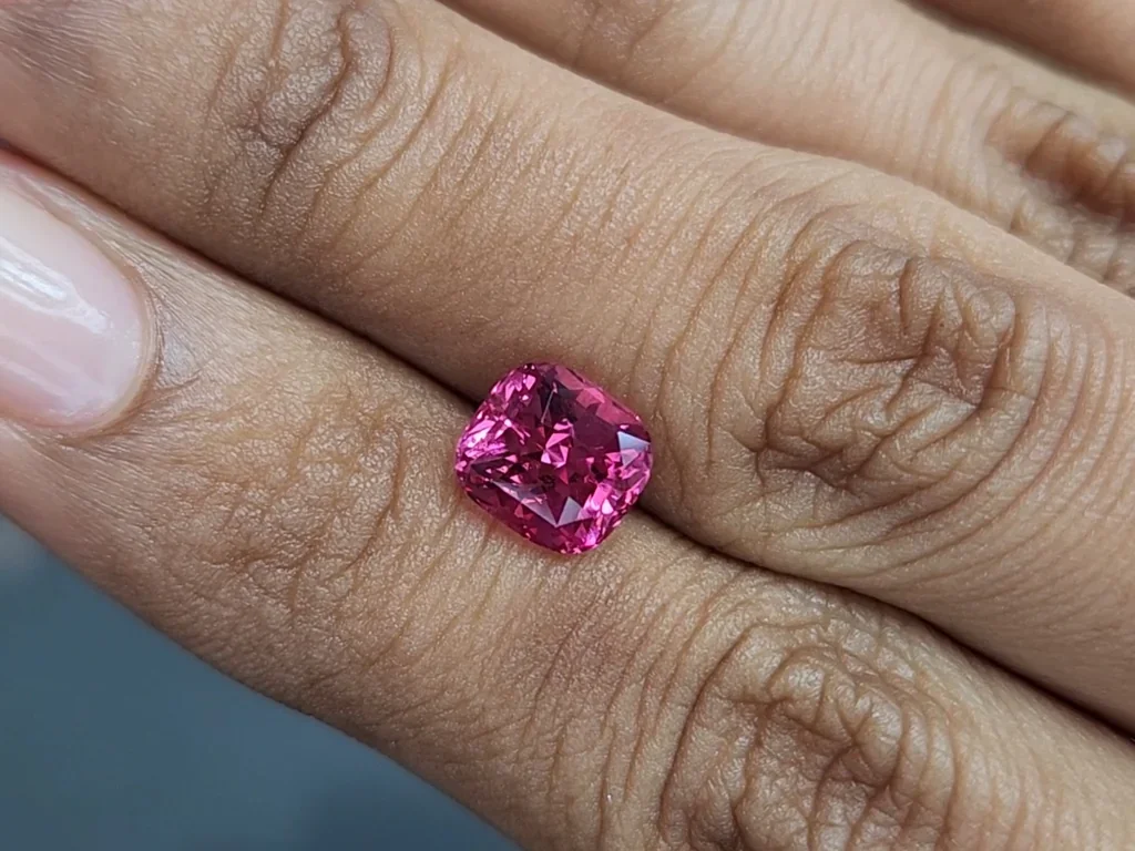 Pink spinel Mahenge cushion cut 2.58 carats, Tanzania Image №2
