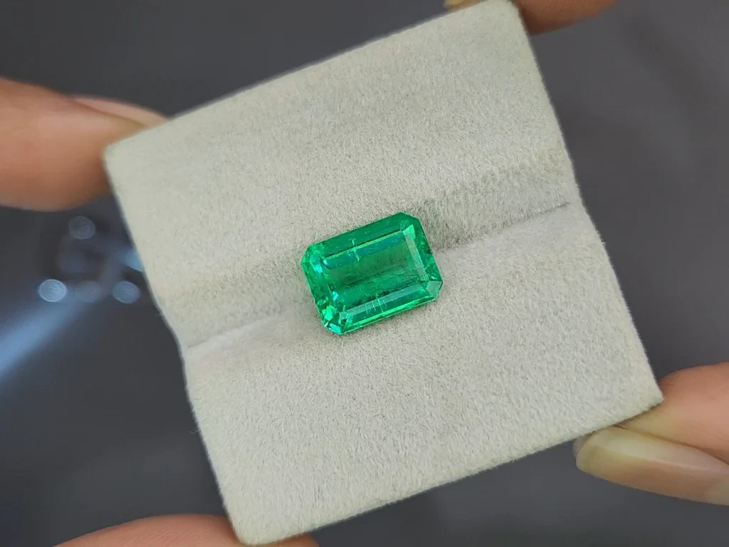 Emerald octagon cut 4.40 carats, Colombia Image №4