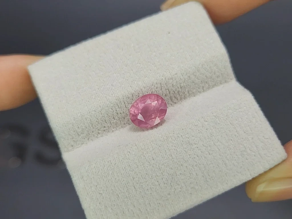 Spinel Mahenge with a rutile silk effect oval cut 2.50 carat, Tanzania Image №4