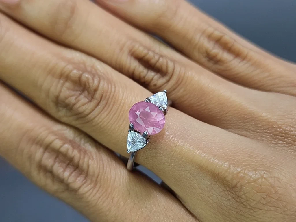 Spinel Mahenge with a rutile silk effect oval cut 2.50 carat, Tanzania Image №5