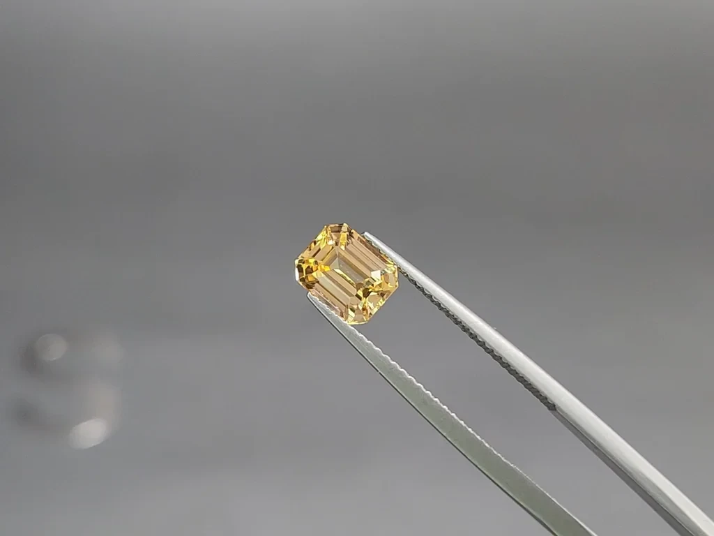 Unheated yellow sapphire emerald cut 2.05 carats, Sri Lanka Image №3