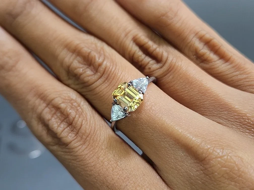 Unheated yellow sapphire emerald cut 2.05 carats, Sri Lanka Image №5