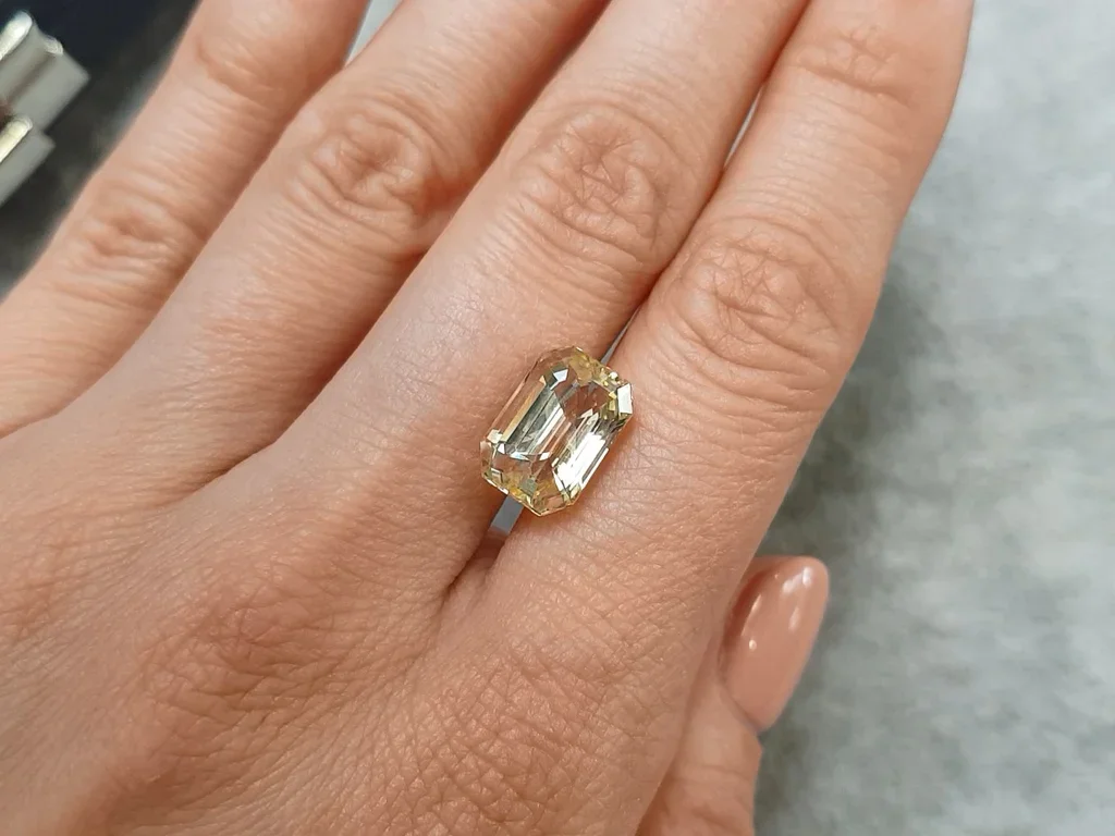 Unheated straw yellow octagon cut sapphire 7.74 ct, Sri Lanka Image №3