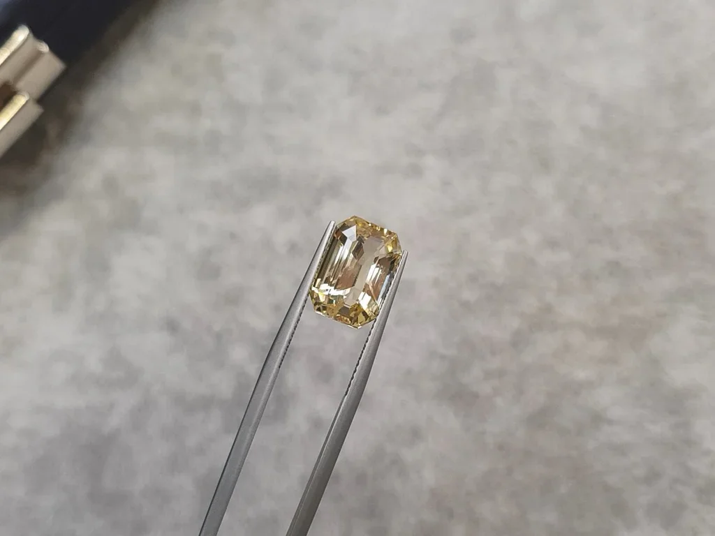 Unheated straw yellow octagon cut sapphire 7.74 ct, Sri Lanka Image №4