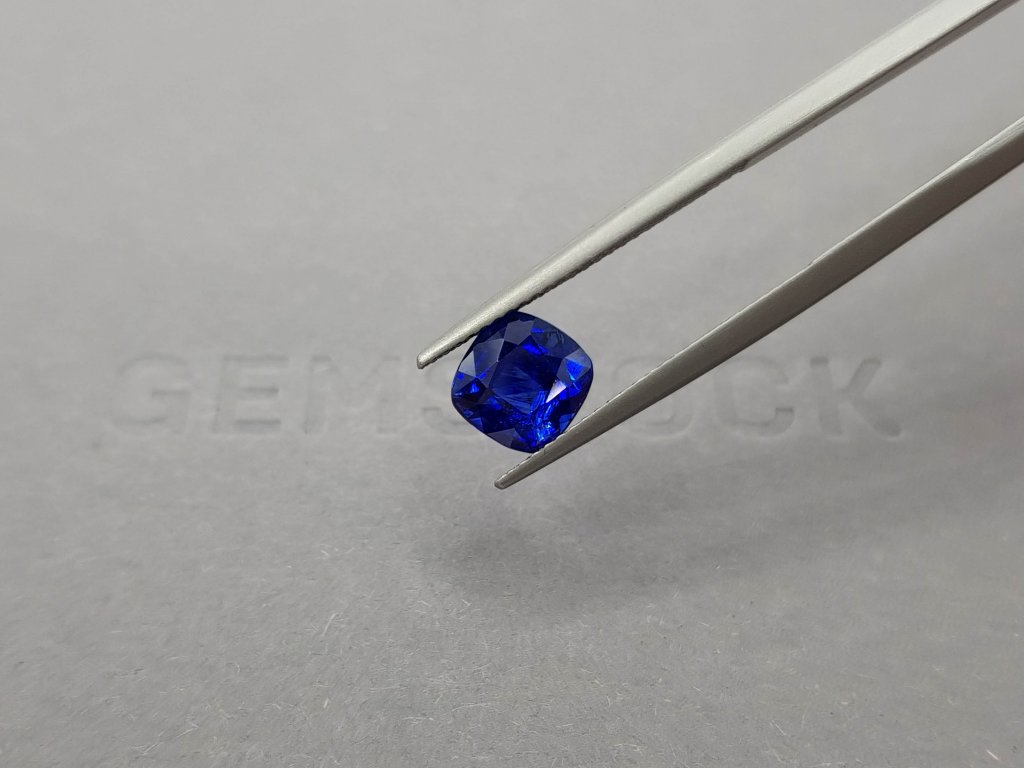Royal blue sapphire in cushion cut 2.04 ct, Sri Lanka Image №2