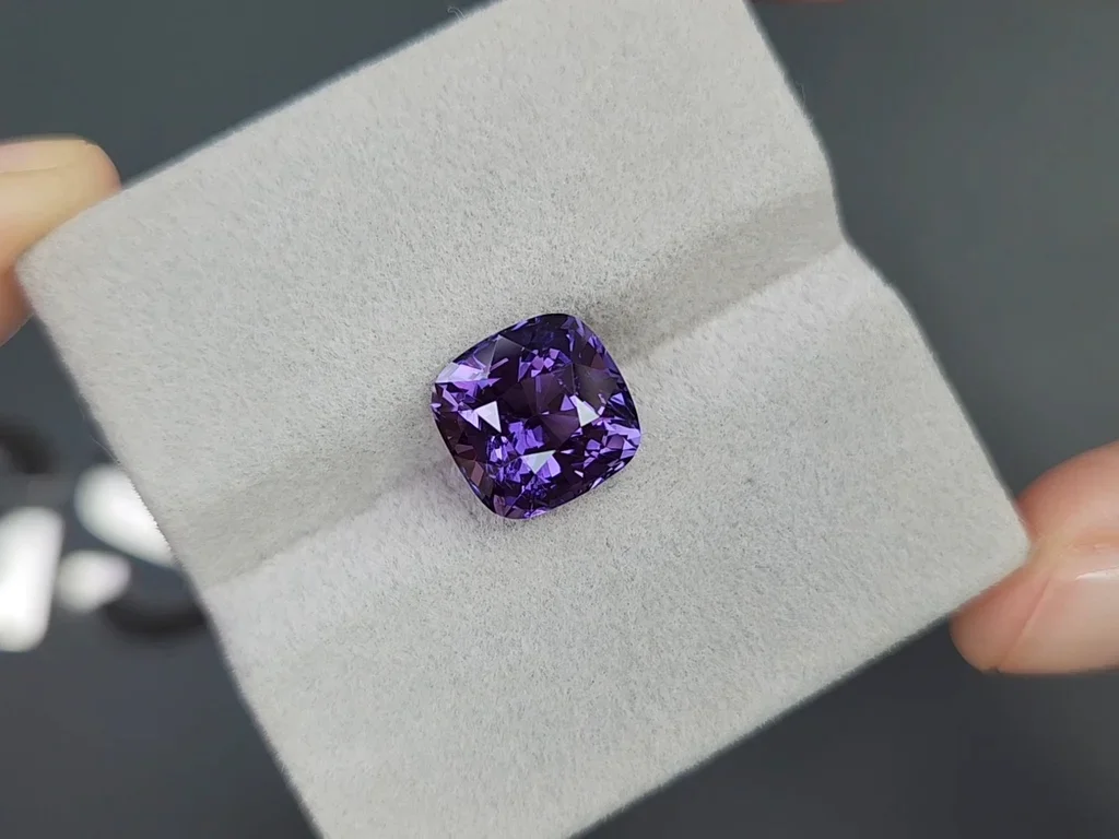 Purple sapphire in cushion cut 6.12 carats, Madagascar  Image №4