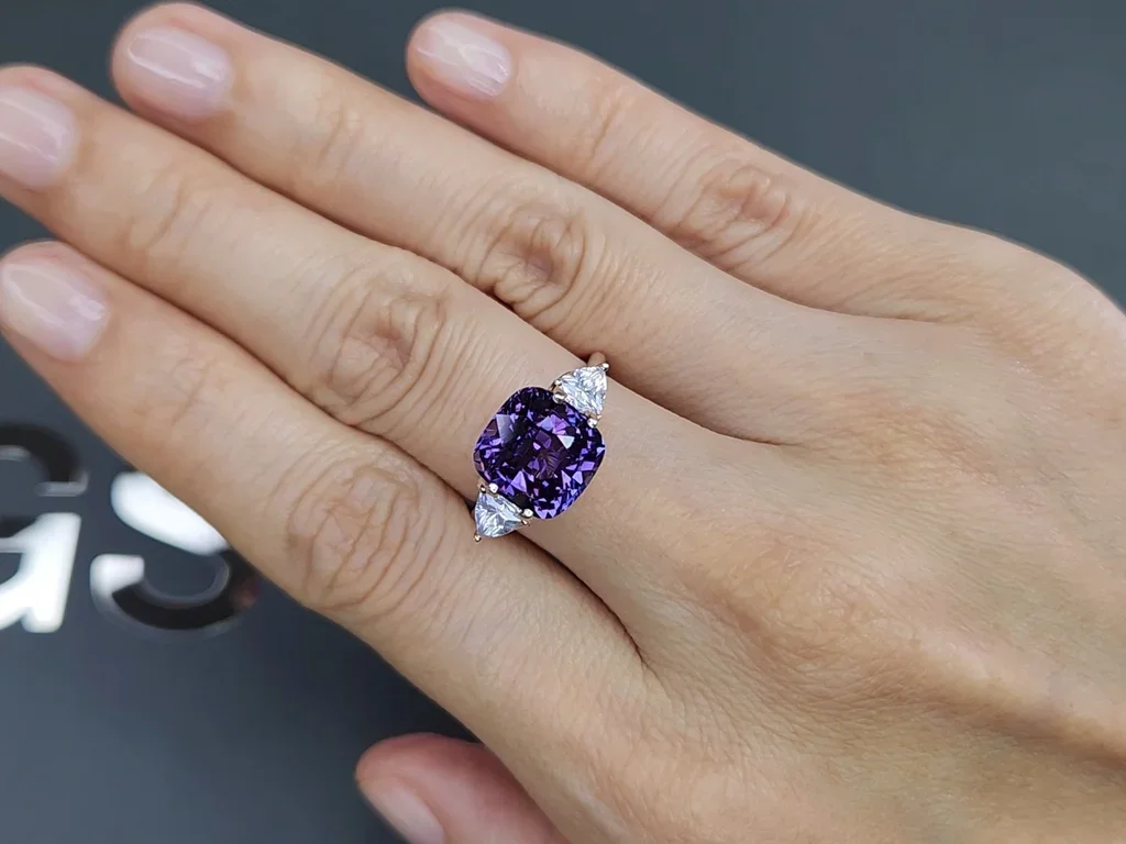 Purple sapphire in cushion cut 6.12 carats, Madagascar  Image №5