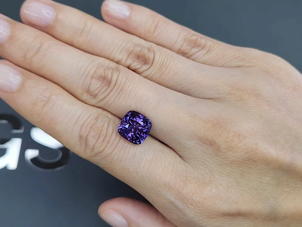 Purple sapphire in cushion cut 6.12 carats, Madagascar  Image №2