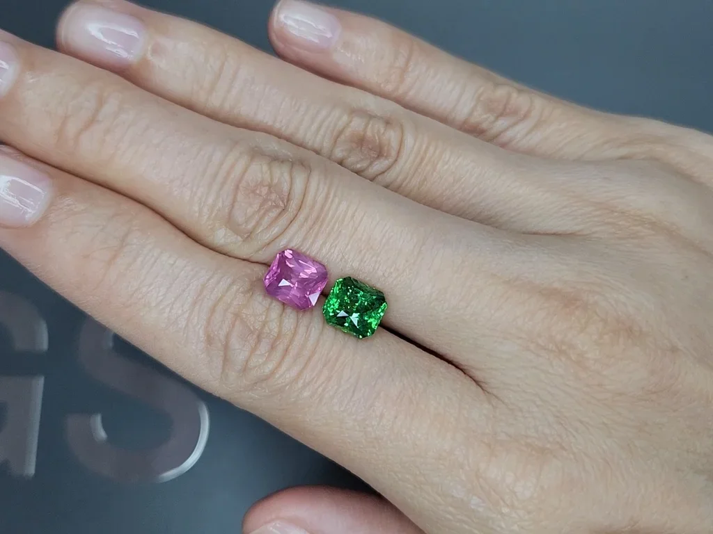 Pair of vivid pink spinel and intense green tsavorite in radiant cut 4.07 carats, Tanzania Image №2
