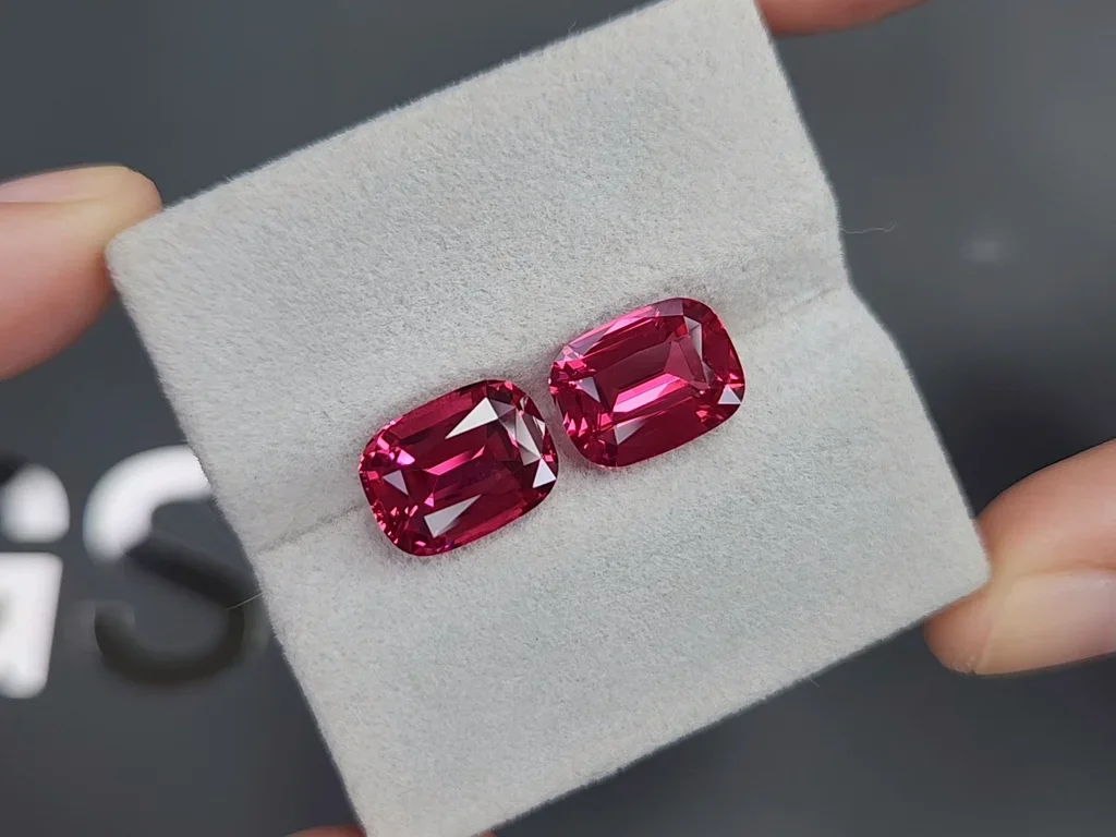 Pair of Vibrant Pink-Red Mahenge spinels in cushion cut 10.46 carats, Tanzania  Image №4