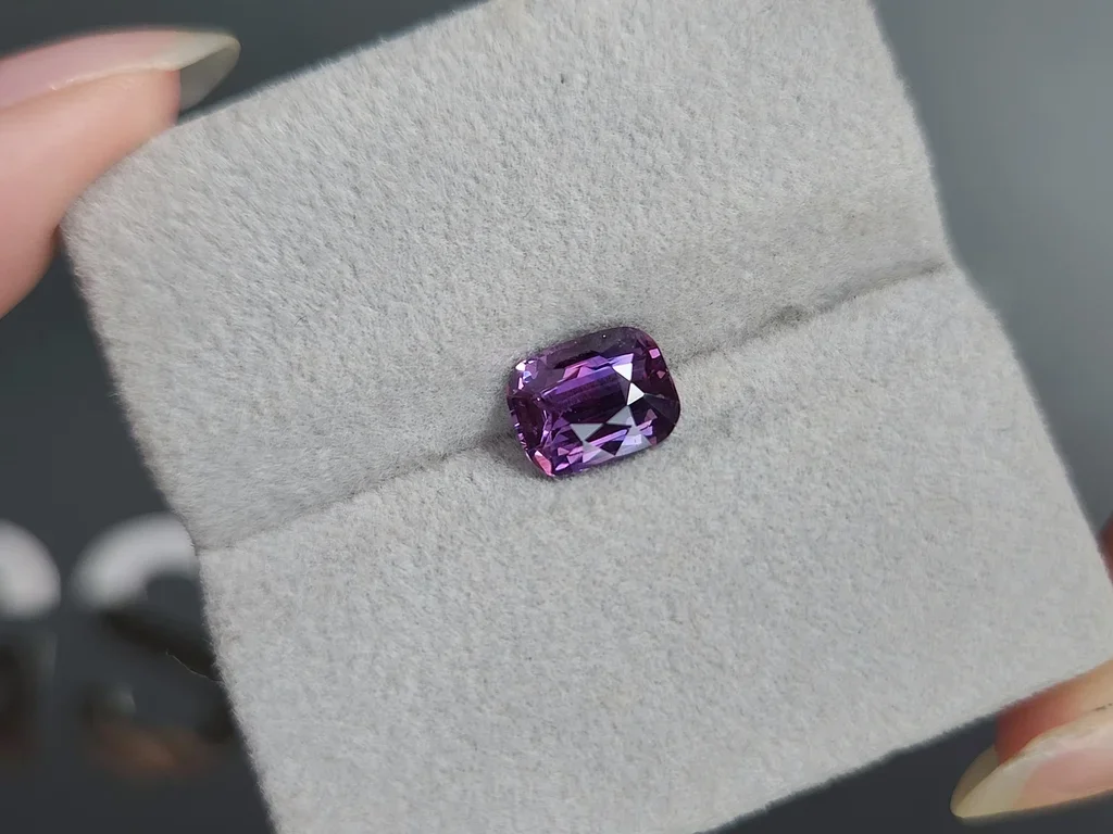 Sapphire color change in cushion cut 6.75 carats, Sri Lanka Image №4