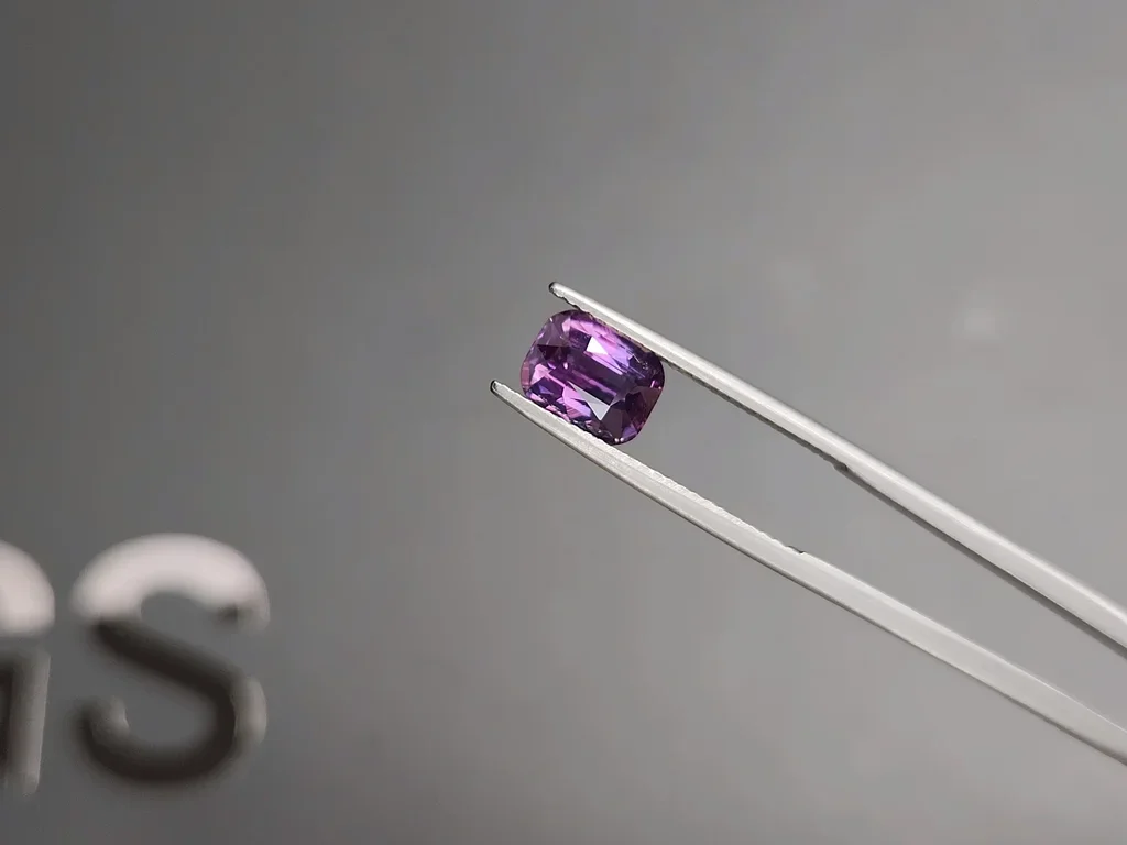Sapphire color change in cushion cut 6.75 carats, Sri Lanka Image №3