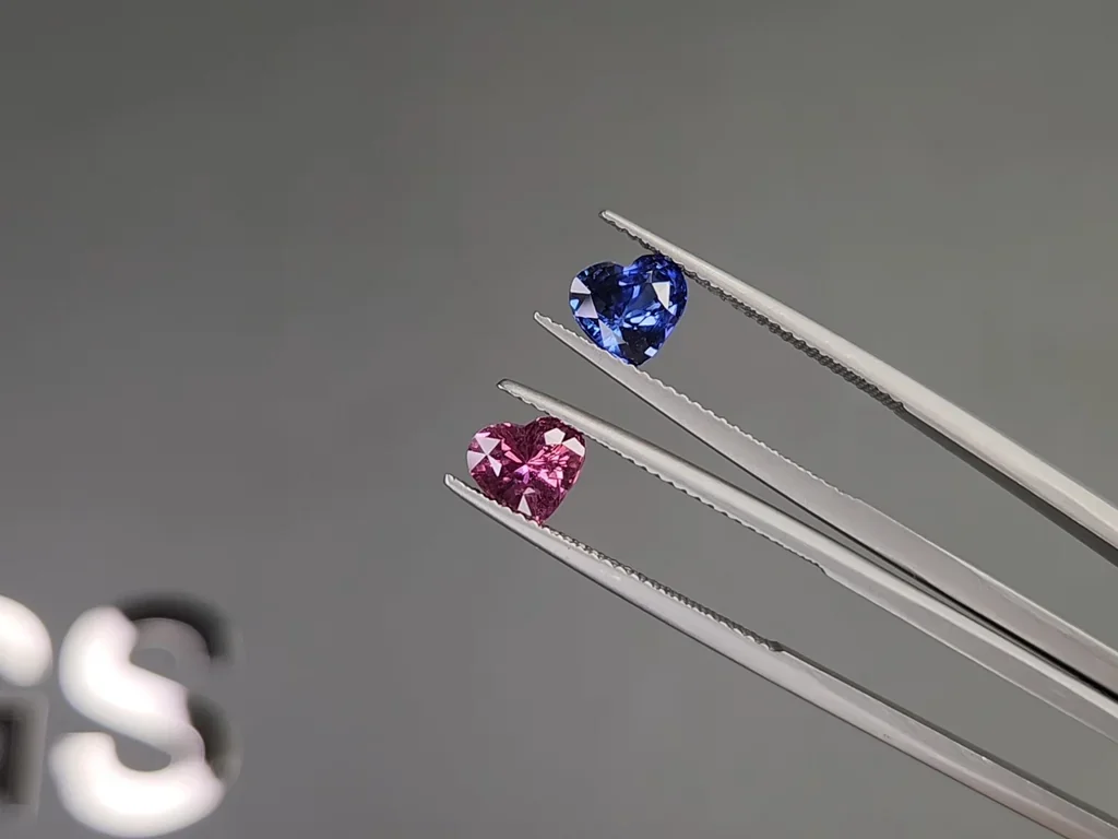 Pair of pink and blue sapphires in heart shape 2.74 carats, Sri Lanka Image №3
