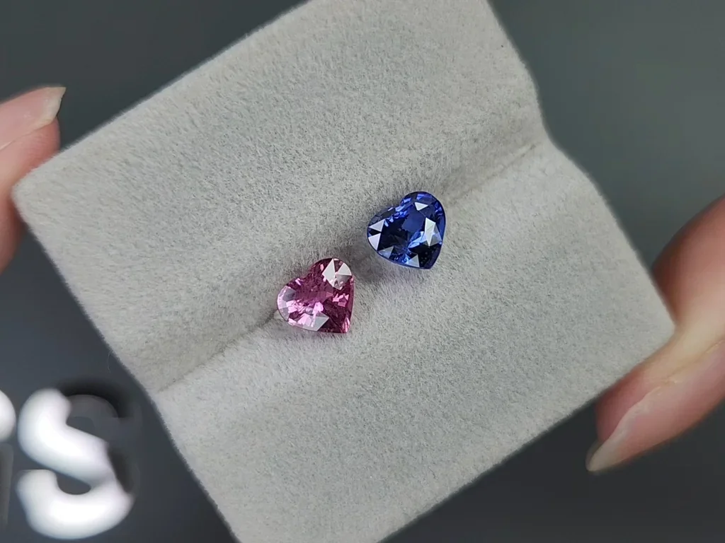 Pair of pink and blue sapphires in heart shape 2.74 carats, Sri Lanka Image №4