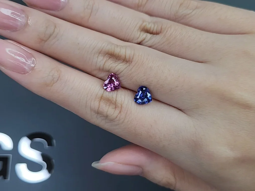 Pair of pink and blue sapphires in heart shape 2.74 carats, Sri Lanka Image №2