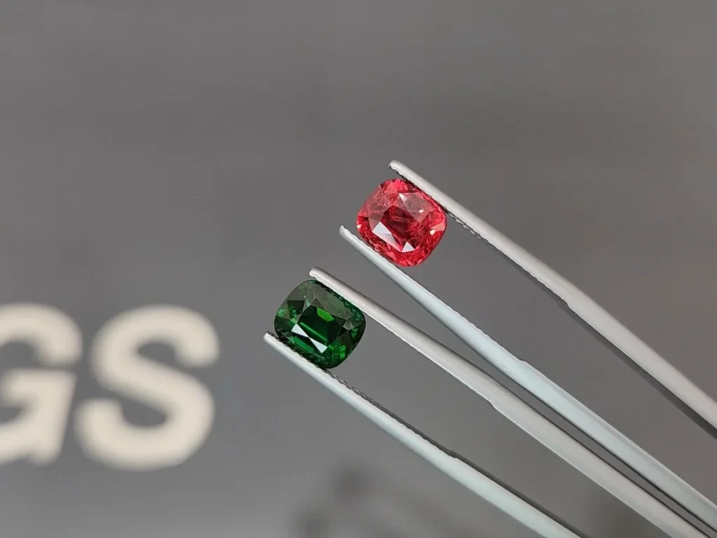 Contrasting pair of Vivid Red spinel and Vivid Green tsavorite cushion cut 6.08 carats, Tanzania Image №3