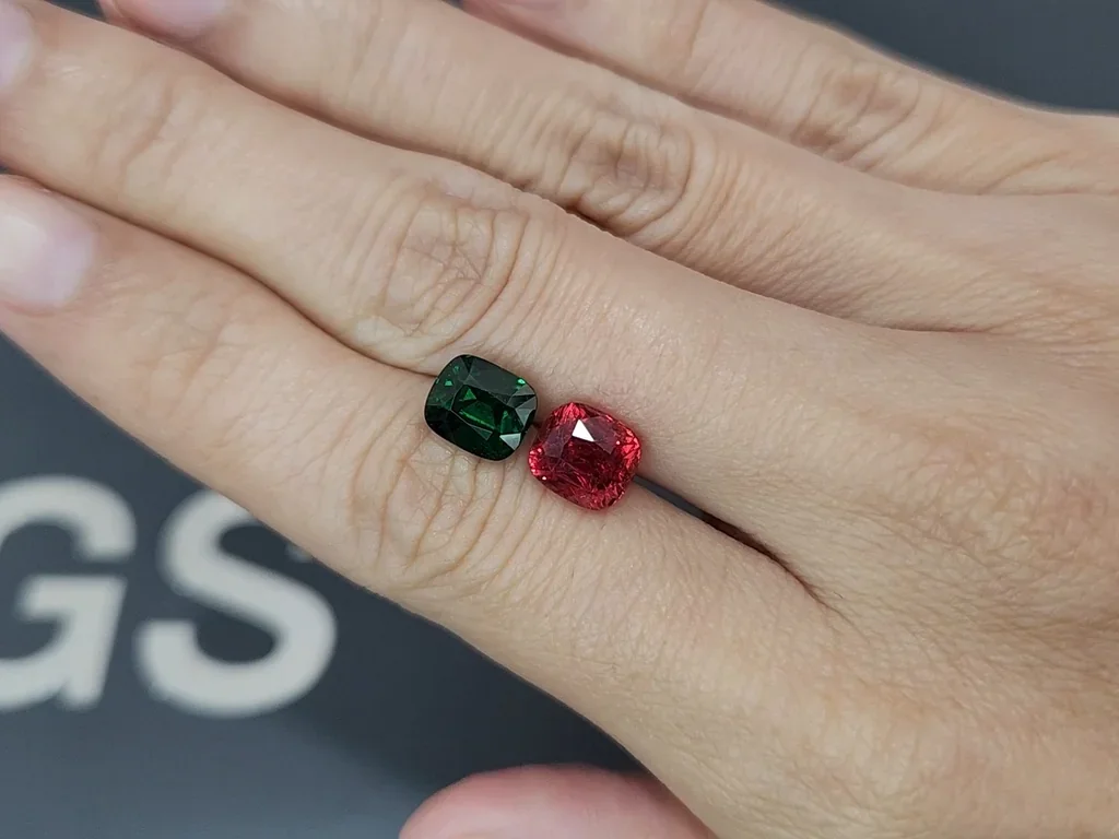 Contrasting pair of Vivid Red spinel and Vivid Green tsavorite cushion cut 6.08 carats, Tanzania Image №2