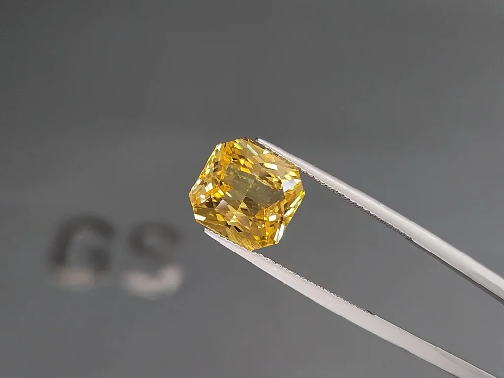 Unheated Vivid Yellow sapphire in radiant cut 8.04 carats, Sri Lanka Image №3