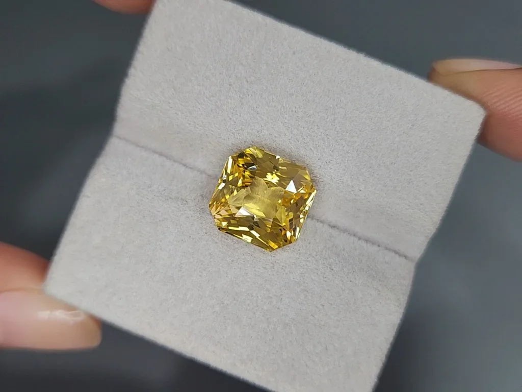 Unheated Vivid Yellow sapphire in radiant cut 8.04 carats, Sri Lanka Image №4
