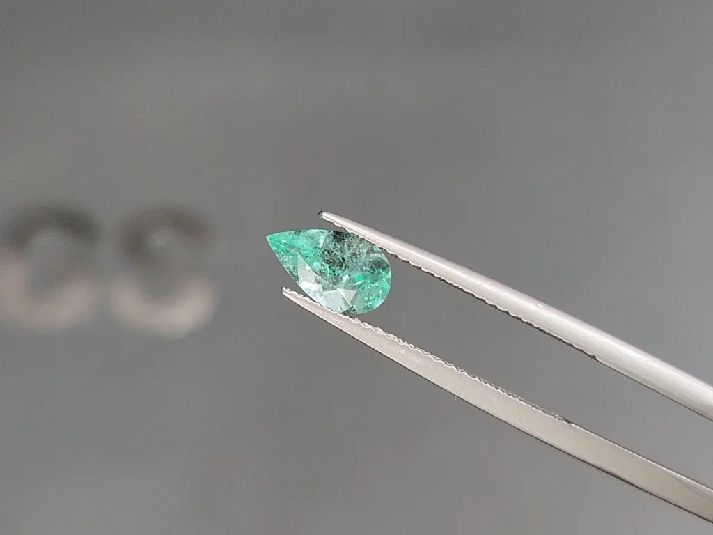 Emerald pear cut 0.76 carats, Colombia Image №3