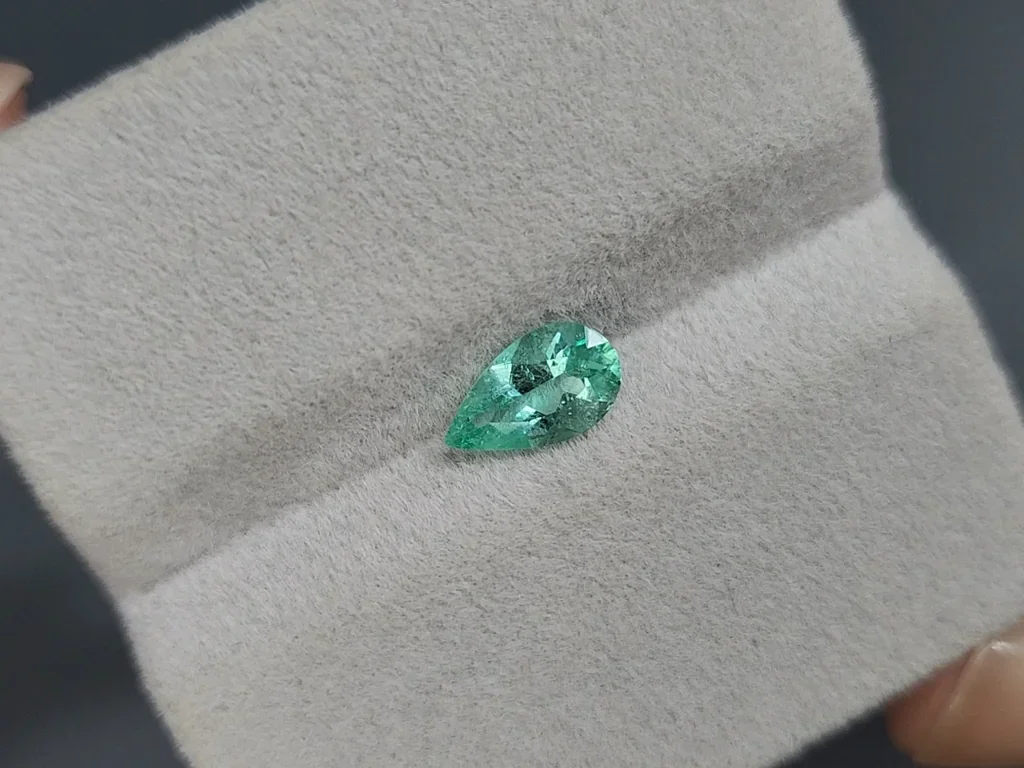 Emerald pear cut 0.76 carats, Colombia Image №4
