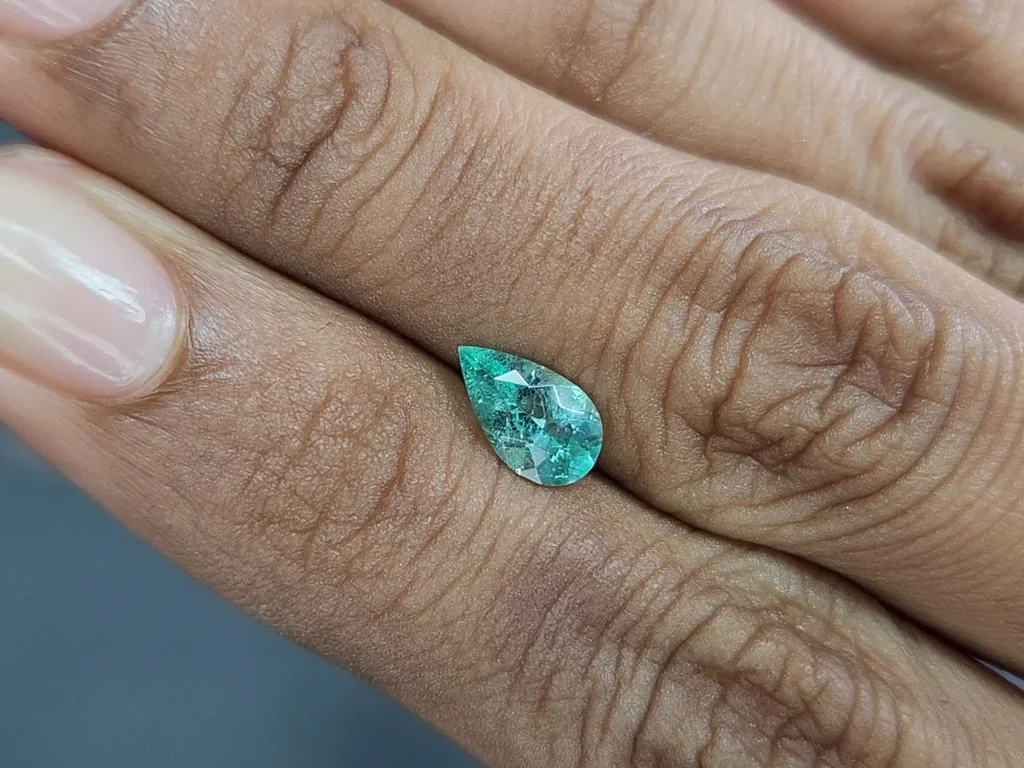 Emerald pear cut 0.76 carats, Colombia Image №2